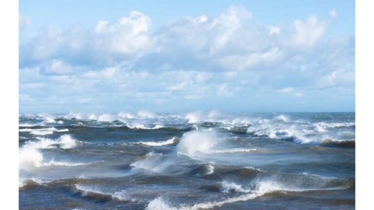 Między sezonami – jakie „sekretne” miejsca odkryć w Łebie poza latem
